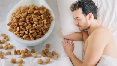 The 7 Best Foods and Drinks to Have Before Bed